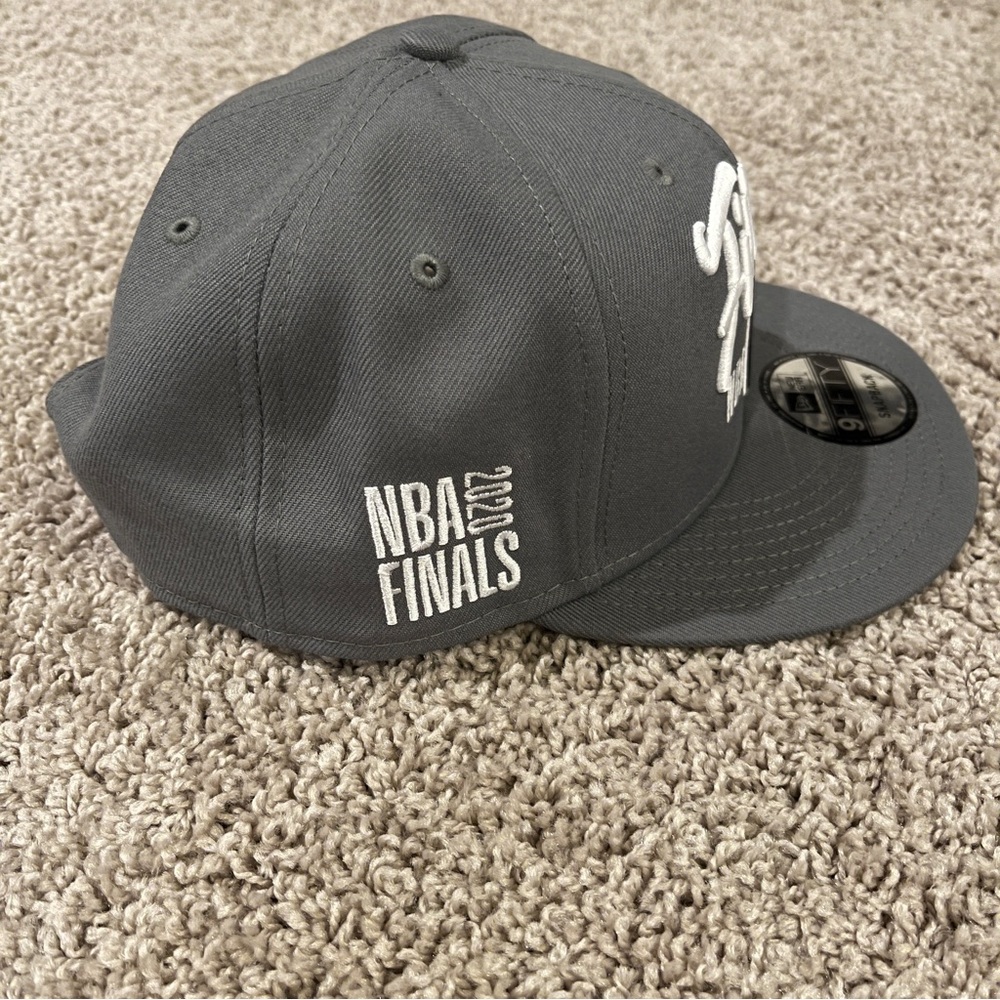 New Era Los Angeles Lakers 9FIFTY NBA
Finals Bound Snapback Hat Gray - Picture 2 of 5